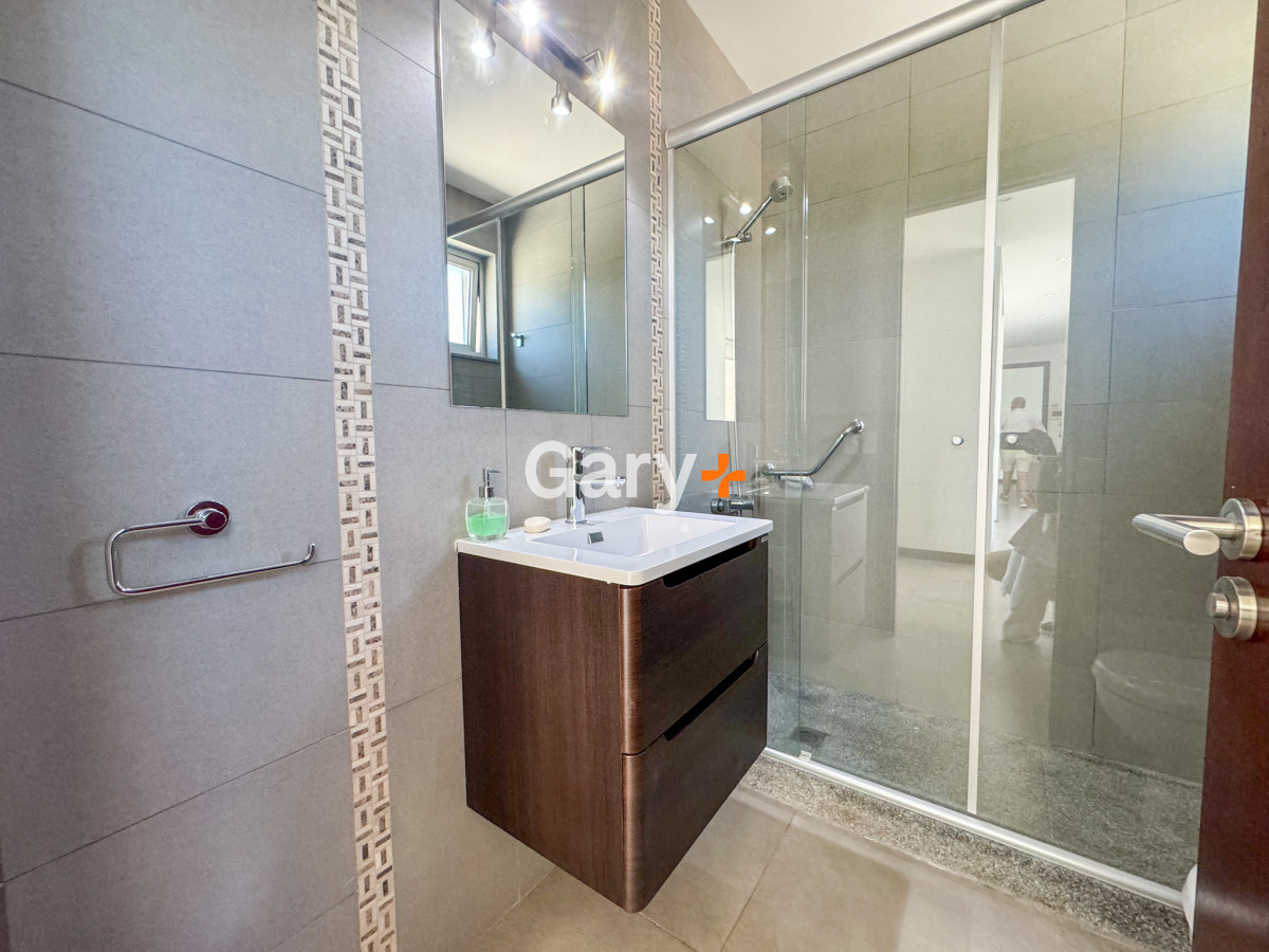 Casa ID.28417 - Casa en venta con 4 dormitorios frente a Laguna del Diario, Punta del Este, Maldonado
