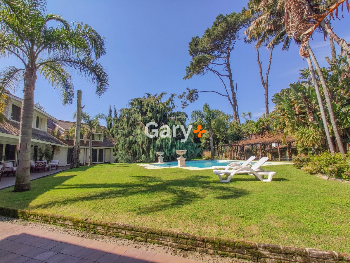 Casa ID.3793 - Casa en venta el Playa Mansa, Punta del Este 