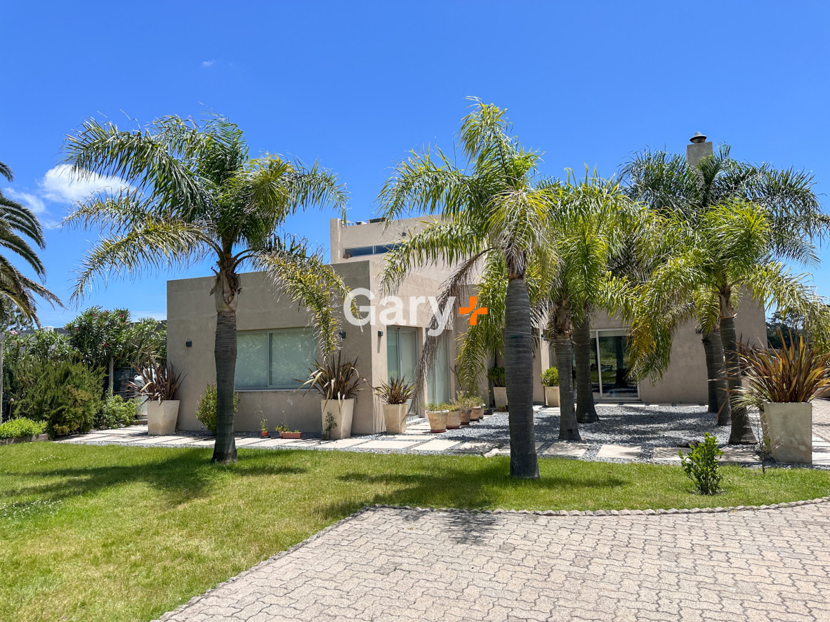 Casa ID.28417 - Casa en venta con 4 dormitorios frente a Laguna del Diario, Punta del Este, Maldonado