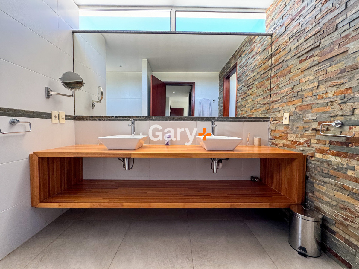 Casa ID.28417 - Casa en venta con 4 dormitorios frente a Laguna del Diario, Punta del Este, Maldonado