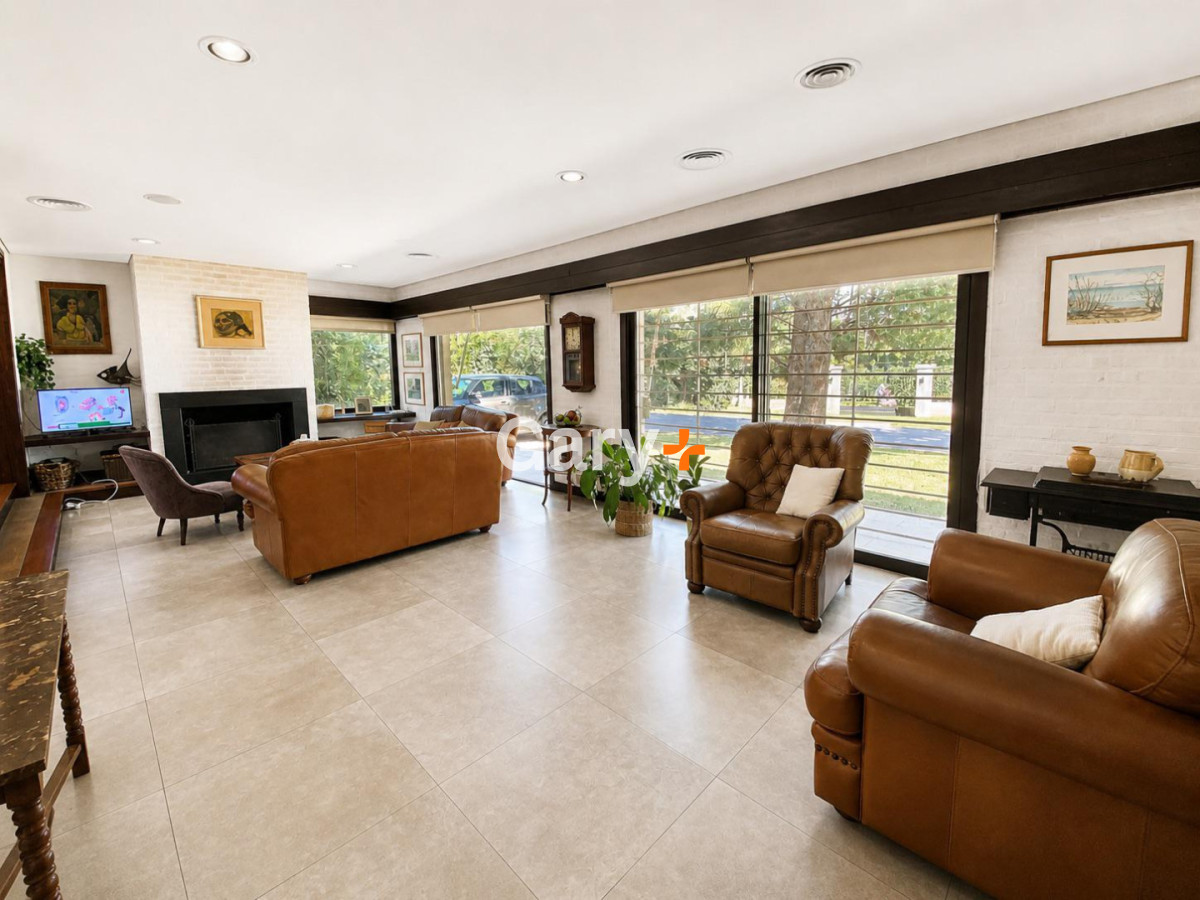 Casa ID.29374 - Casa 3 dormitorios mas servicio en venta zona Cantegril Punta del Este