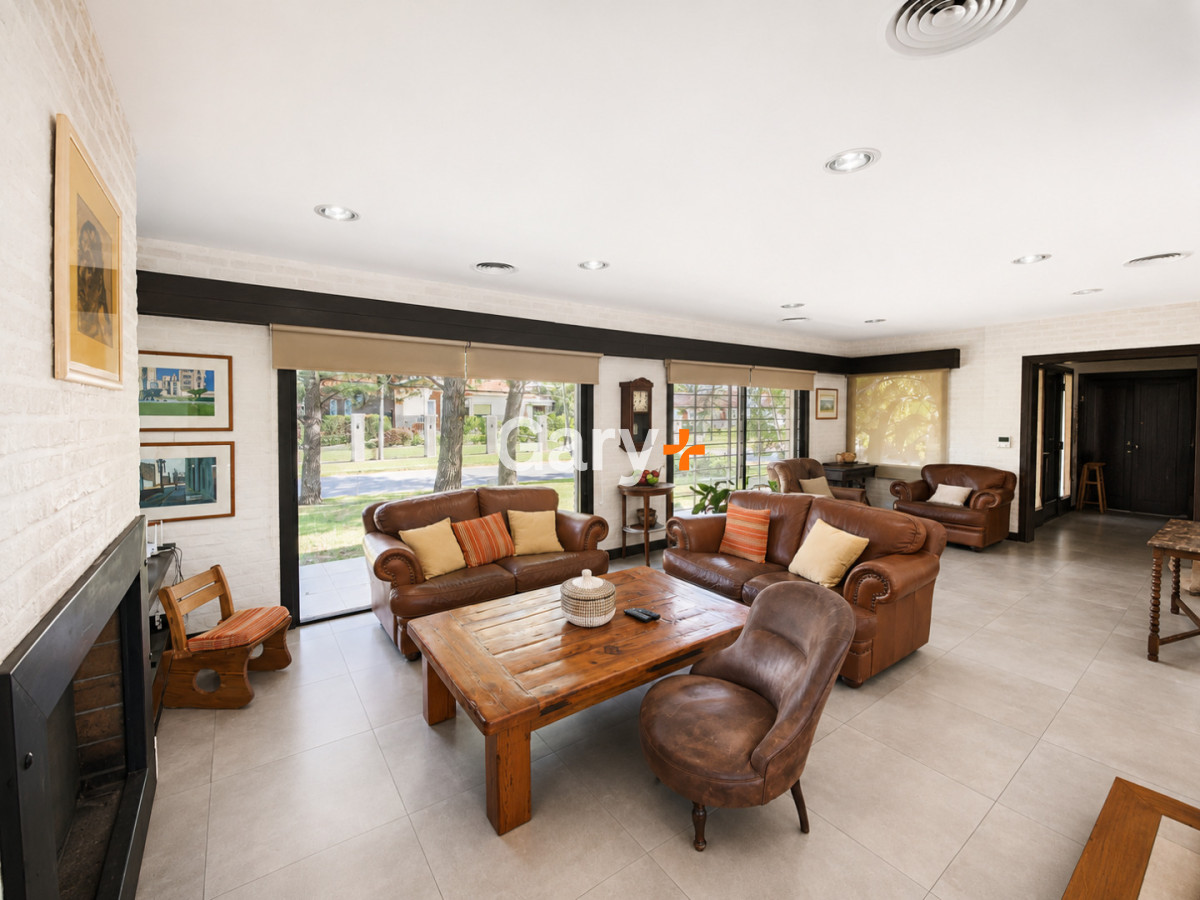 Casa ID.29374 - Casa 3 dormitorios mas servicio en venta zona Cantegril Punta del Este