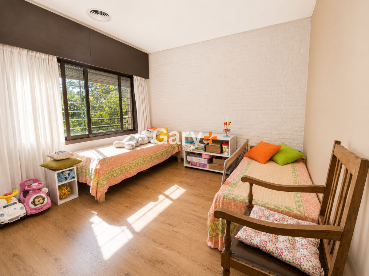 Casa ID.29374 - Casa 3 dormitorios mas servicio en venta zona Cantegril Punta del Este