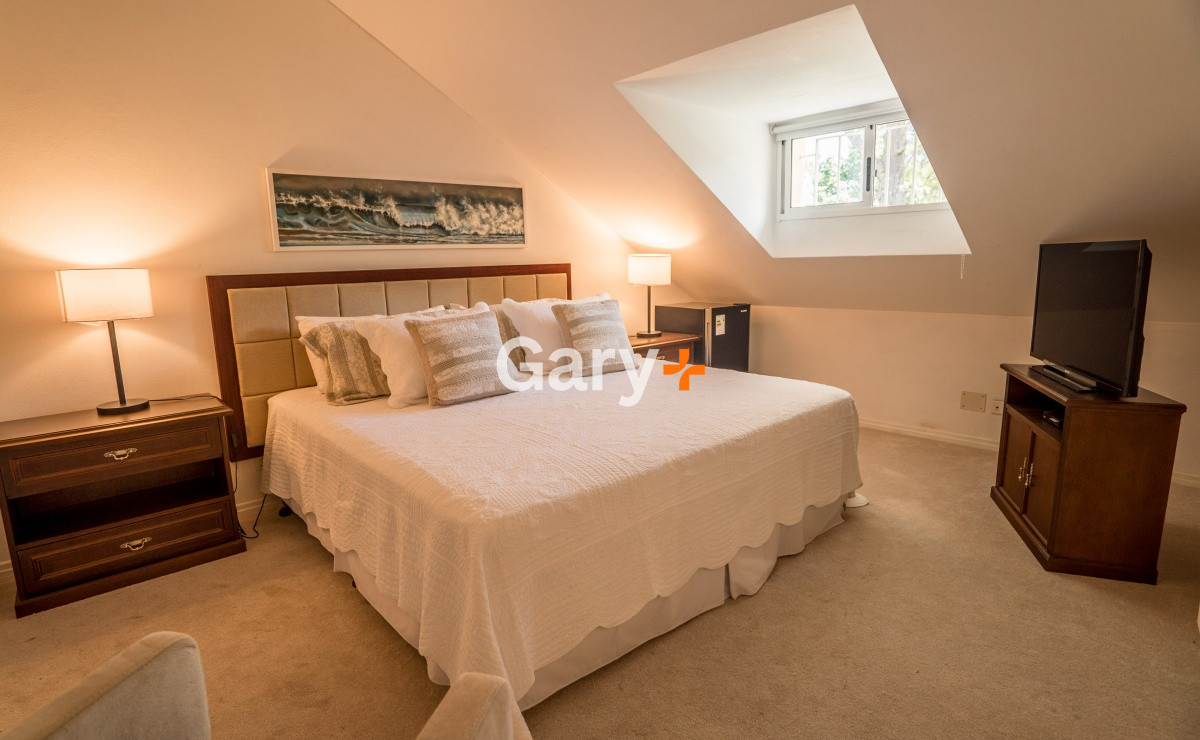 Casa ID.556 - Casa en venta y alquiler temporario Playa Mansa 6 dormitorios