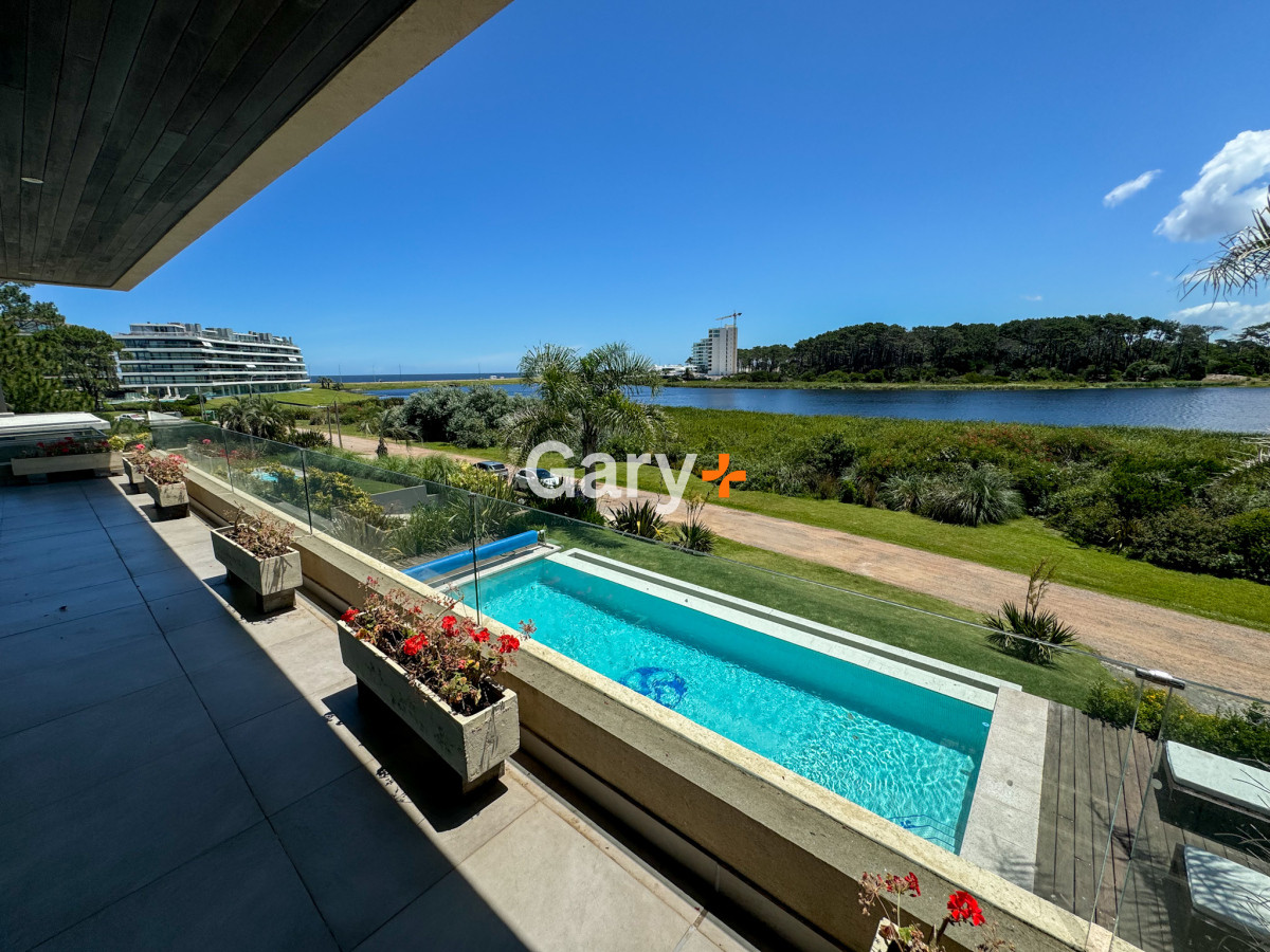 Casa ID.28417 - Casa en venta con 4 dormitorios frente a Laguna del Diario, Punta del Este, Maldonado