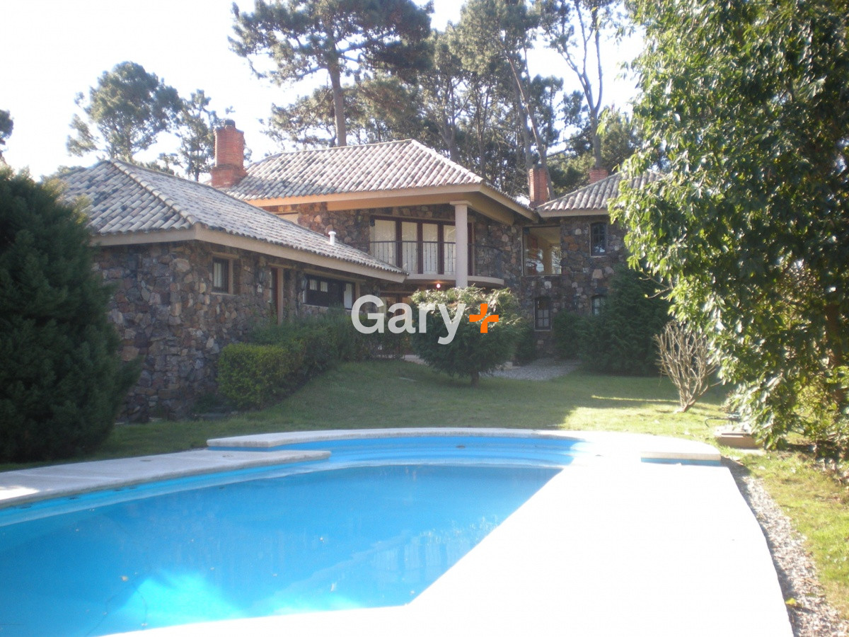 Casa ID.5204 - Casa en venta Lugano Marly 4 dormitorios