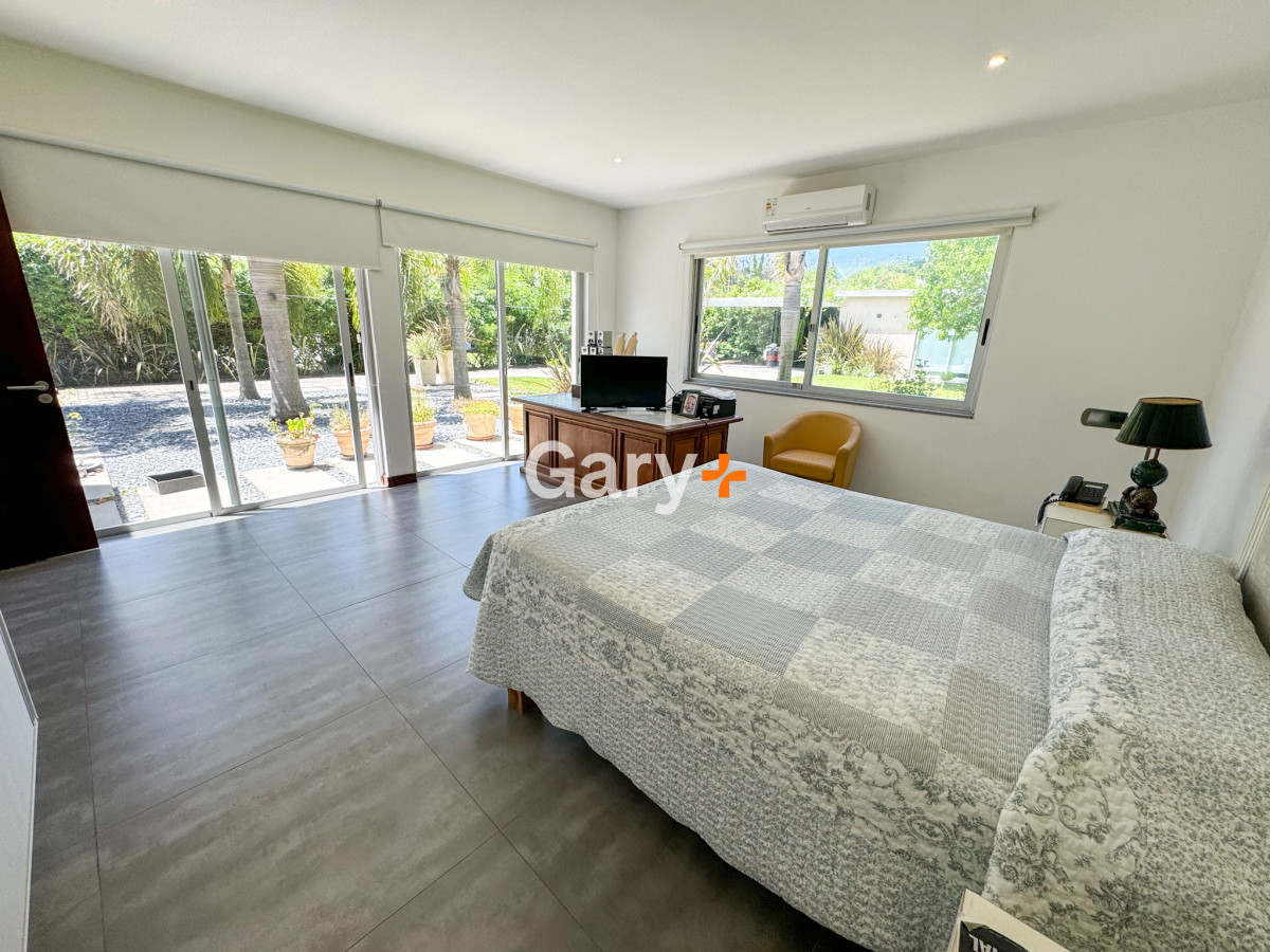 Casa ID.28417 - Casa en venta con 4 dormitorios frente a Laguna del Diario, Punta del Este, Maldonado