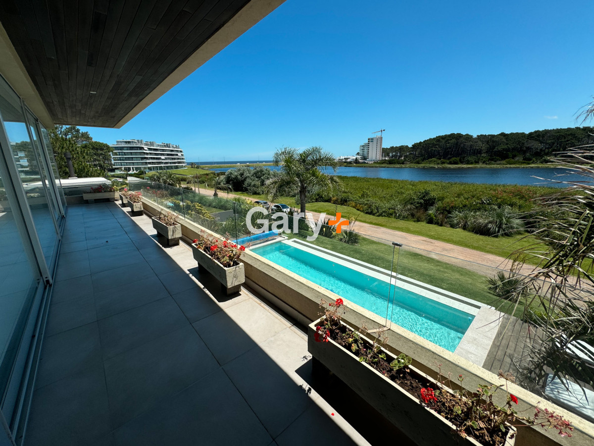 Casa ID.28417 - Casa en venta con 4 dormitorios frente a Laguna del Diario, Punta del Este, Maldonado