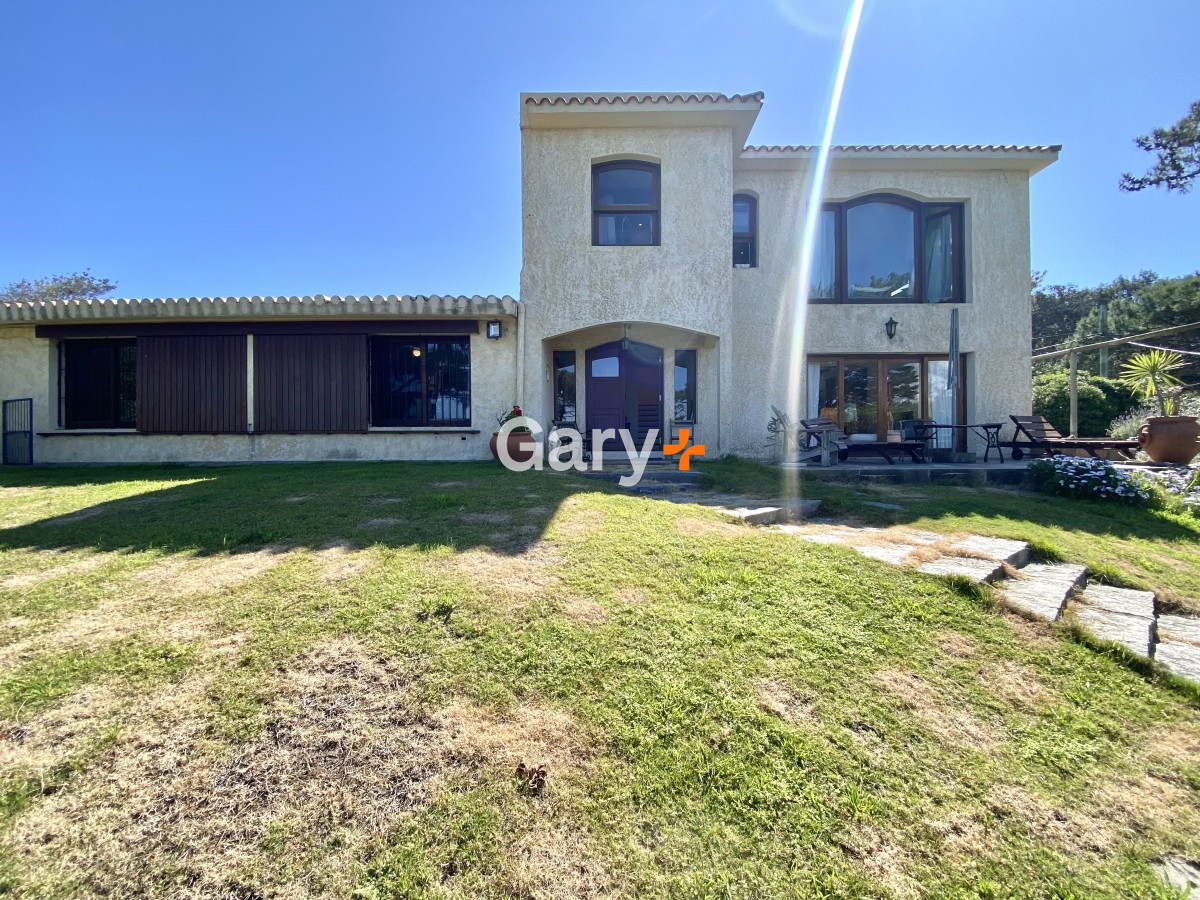 Casa ID.27278 - Casa de 4 dormitorios en venta, en Punta del Este 