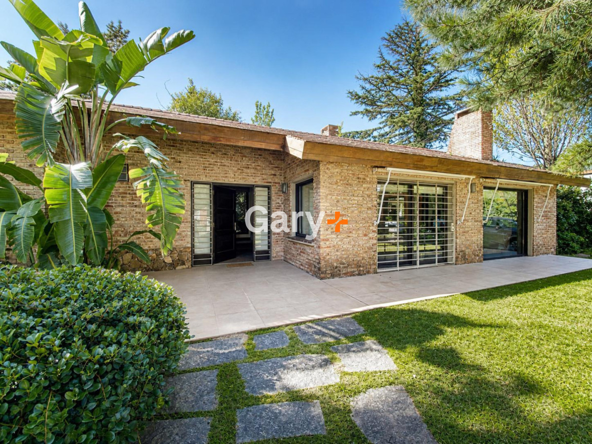 Casa ID.29374 - Casa 3 dormitorios mas servicio en venta zona Cantegril Punta del Este