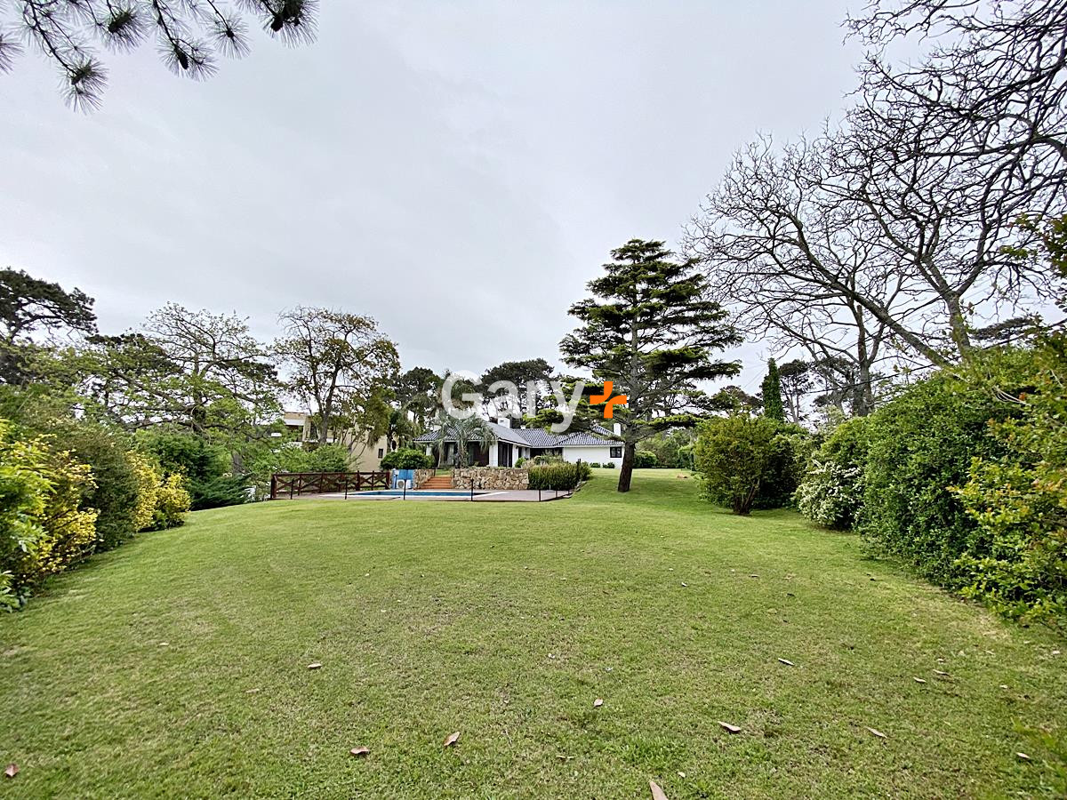 Casa ID.4276 - Magnífica casa en venta en Playa Mansa!!