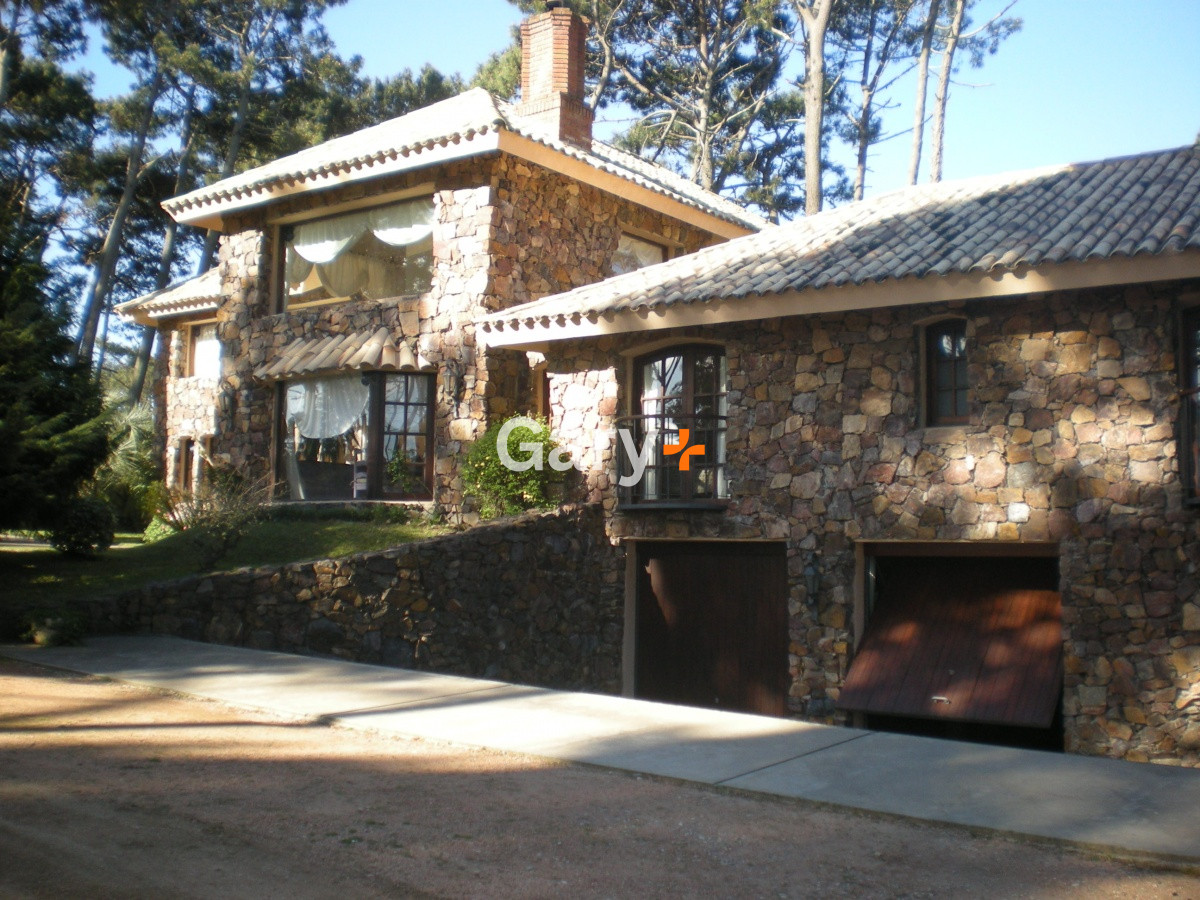 Casa ID.5204 - Casa en venta Lugano Marly 4 dormitorios