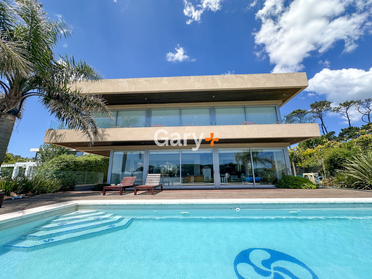 Casa en venta con 4 dormitorios frente a Laguna del Diario, Punta del Este, Maldonado - GoPunta - Portal Inmobiliario de Punta del Este - Maldonado