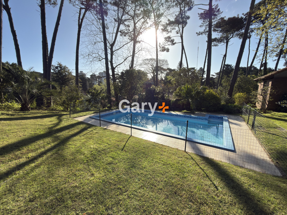 Casa ID.20241 - Casa en Punta del Este, Barrio Cantegril.