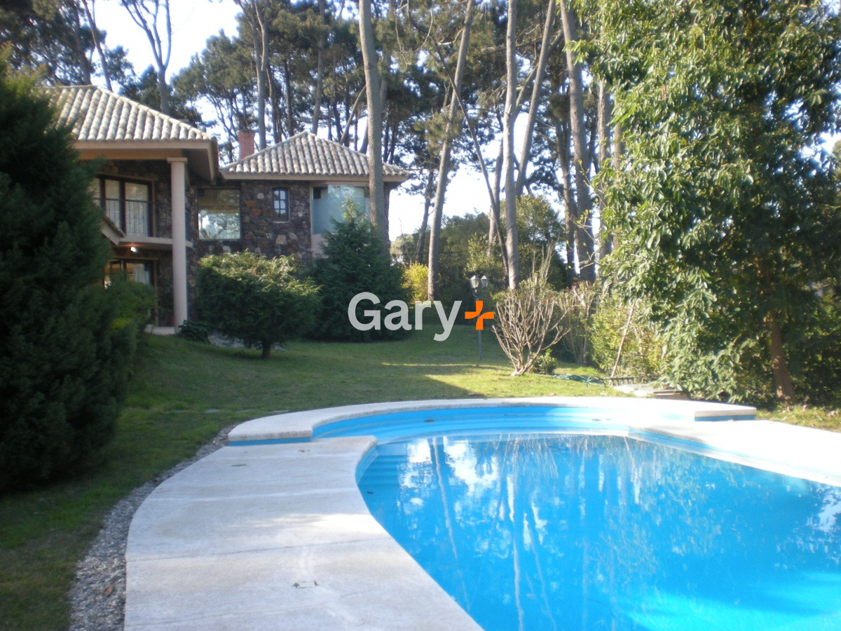 Casa ID.5204 - Casa en venta Lugano Marly 4 dormitorios