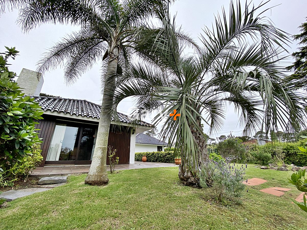 Casa ID.4276 - Magnífica casa en venta en Playa Mansa!!