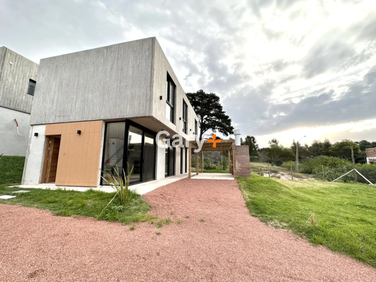 Casa ID.27390 - Casa a estrenar de 3 dormitorios en suite, en Piedras del Chileno