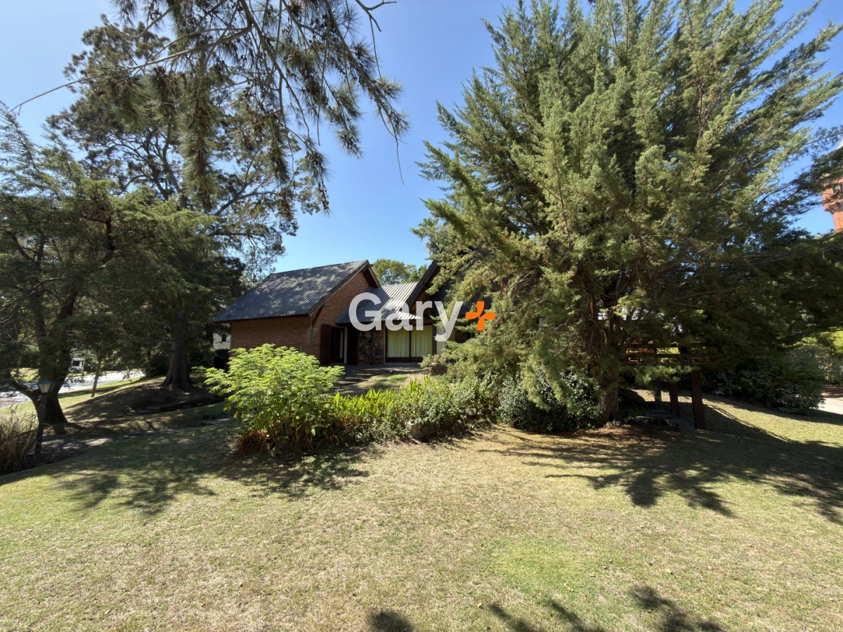 Casa ID.29185 - Casa en venta de 3 dormitorios en exclusivo barrio golf de Punta del Este