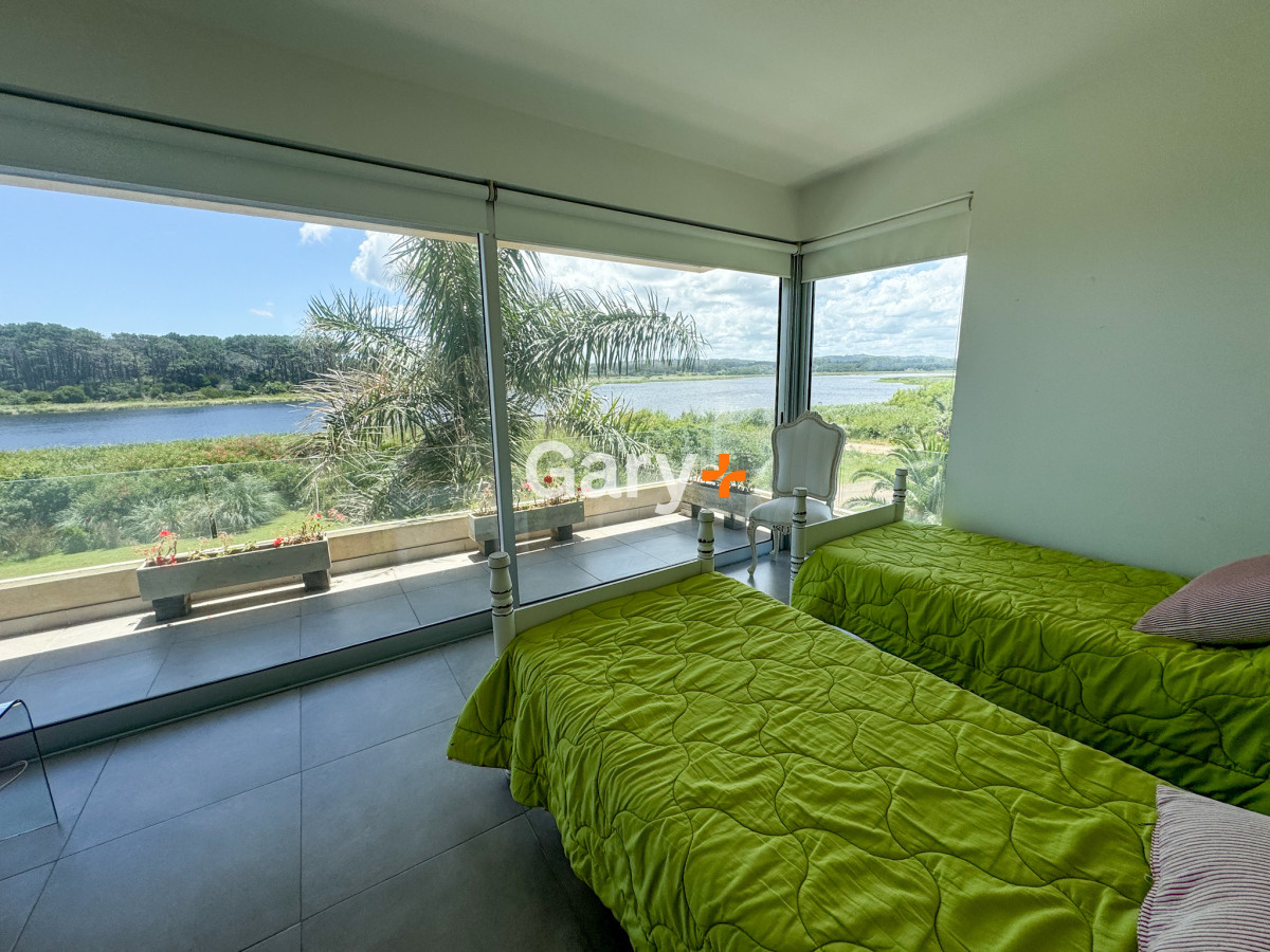 Casa ID.28417 - Casa en venta con 4 dormitorios frente a Laguna del Diario, Punta del Este, Maldonado