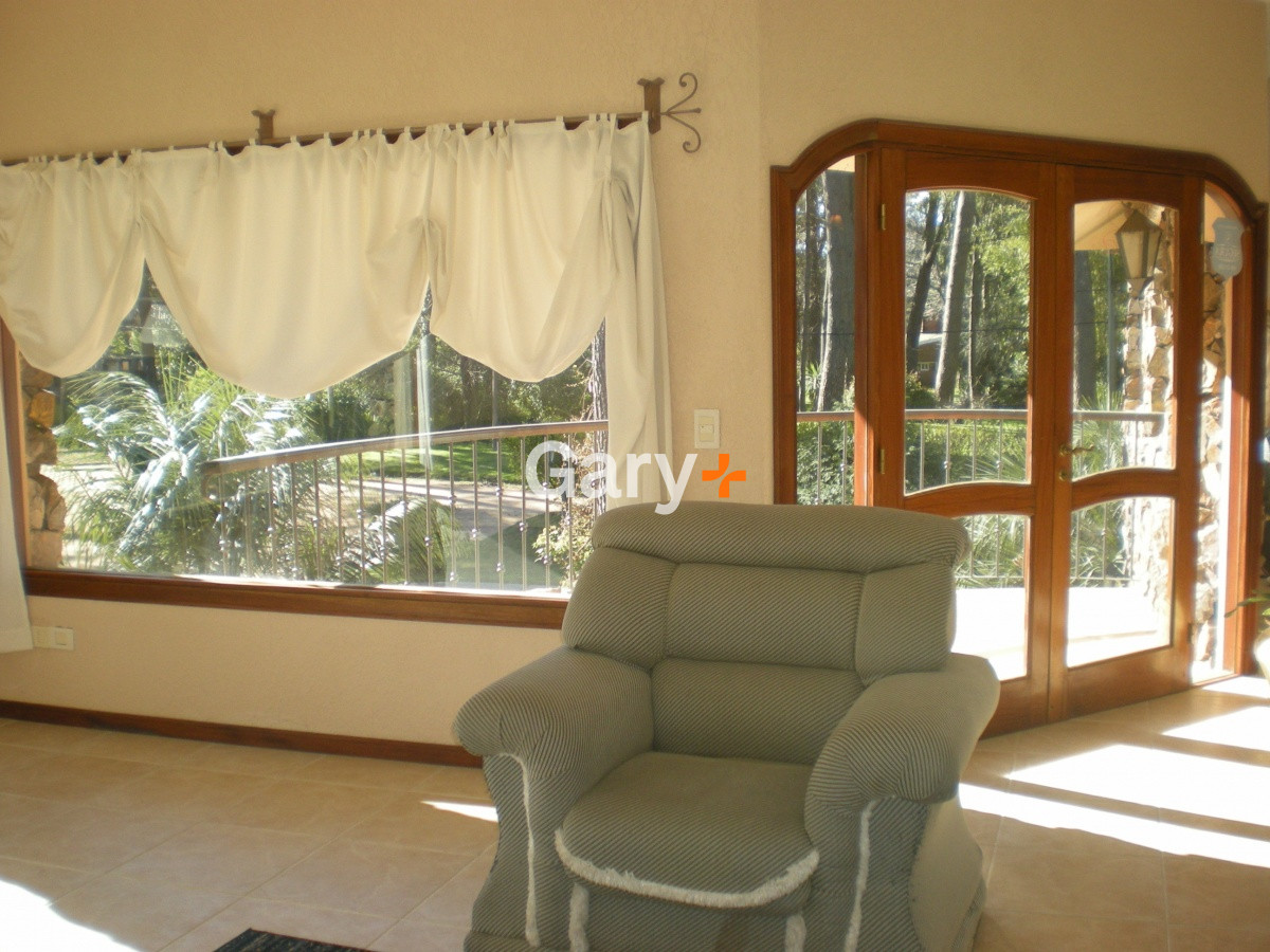 Casa ID.5204 - Casa en venta Lugano Marly 4 dormitorios