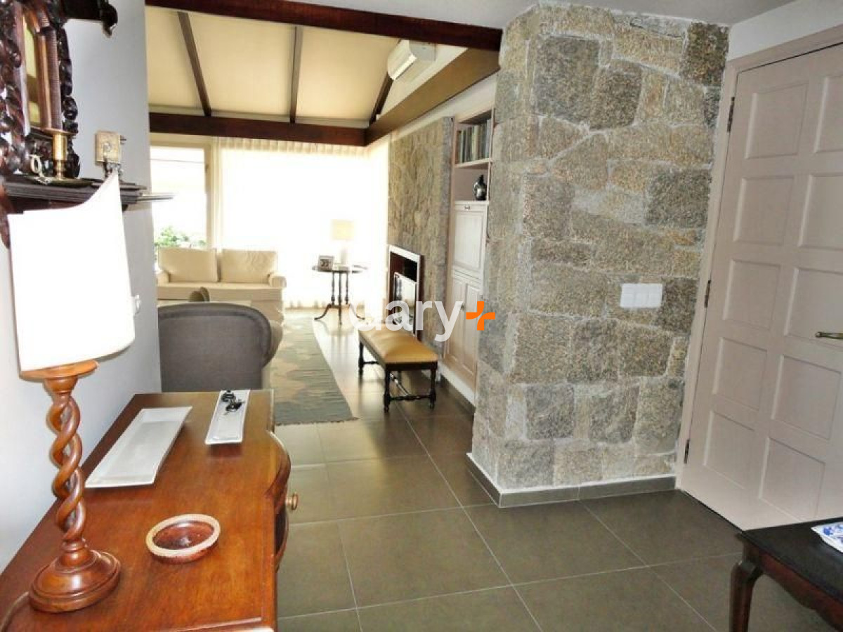 Casa ID.36 - Casa en venta y alquiler temporario Playa Mansa primera fila 4 dormitorios