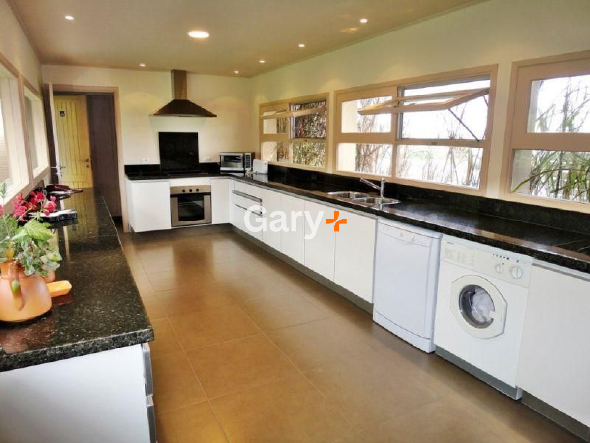 Casa ID.36 - Casa en venta y alquiler temporario Playa Mansa primera fila 4 dormitorios