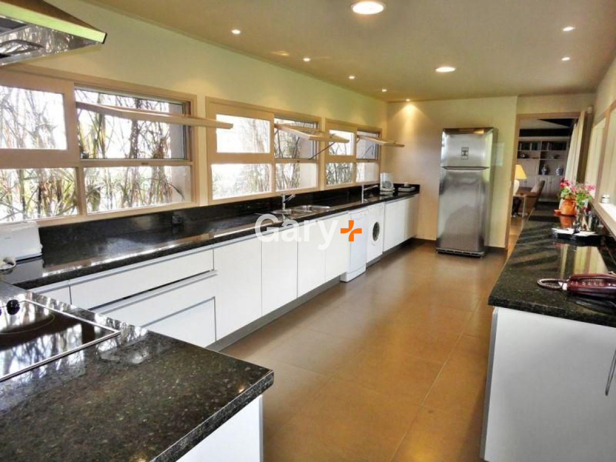 Casa ID.36 - Casa en venta y alquiler temporario Playa Mansa primera fila 4 dormitorios