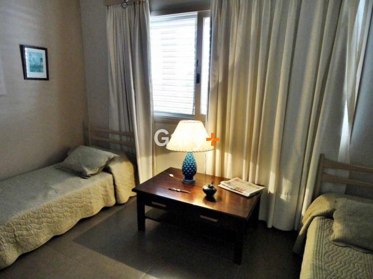 Casa ID.36 - Casa en venta y alquiler temporario Playa Mansa primera fila 4 dormitorios