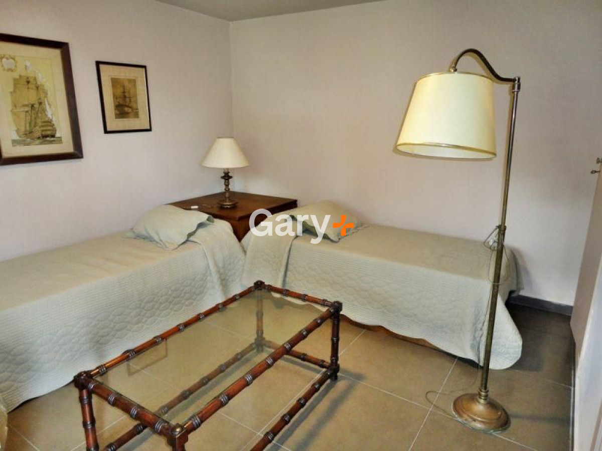 Casa ID.36 - Casa en venta y alquiler temporario Playa Mansa primera fila 4 dormitorios