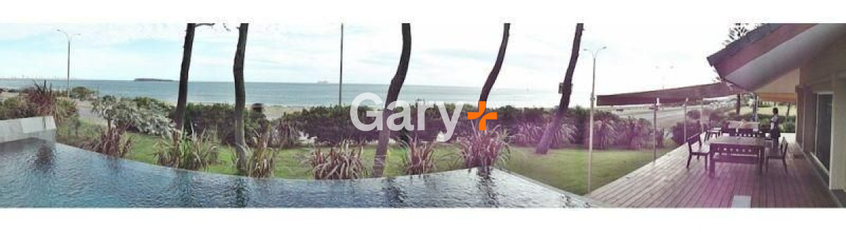 Casa ID.36 - Casa en venta y alquiler temporario Playa Mansa primera fila 4 dormitorios