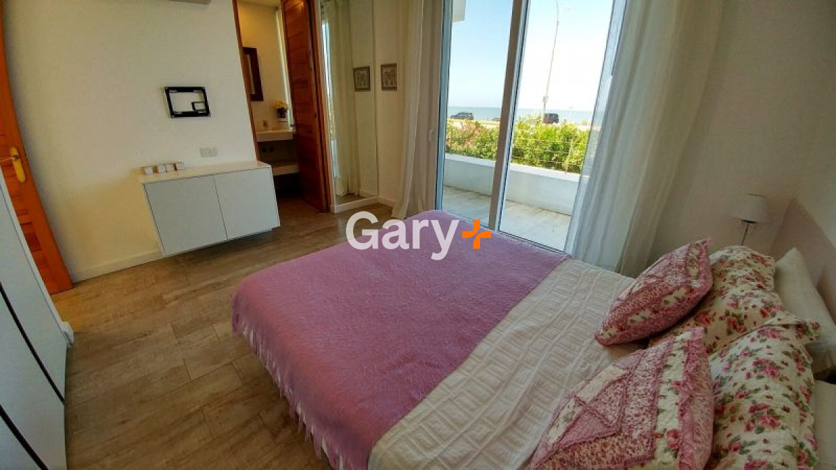 Casa ID.3792 - Moderna y con increibles vistas al mar - primera linea MANSA