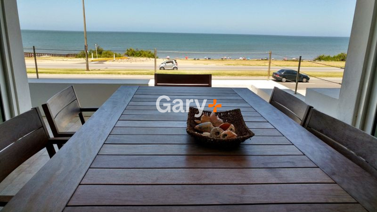 Casa ID.3792 - Moderna y con increibles vistas al mar - primera linea MANSA