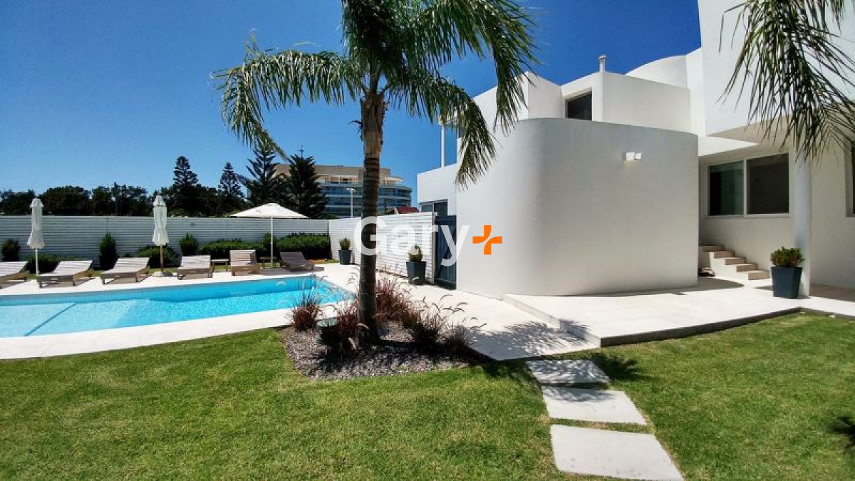 Casa ID.3792 - Moderna y con increibles vistas al mar - primera linea MANSA