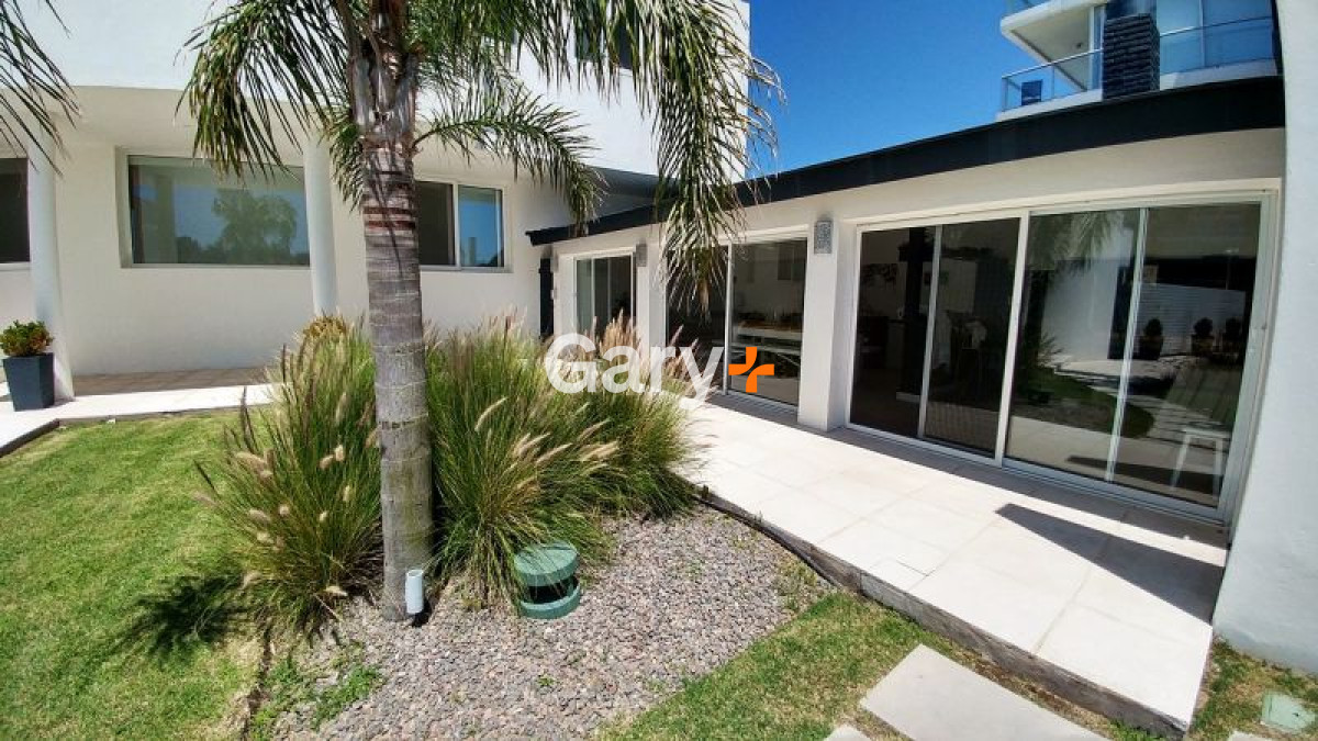 Casa ID.3792 - Moderna y con increibles vistas al mar - primera linea MANSA