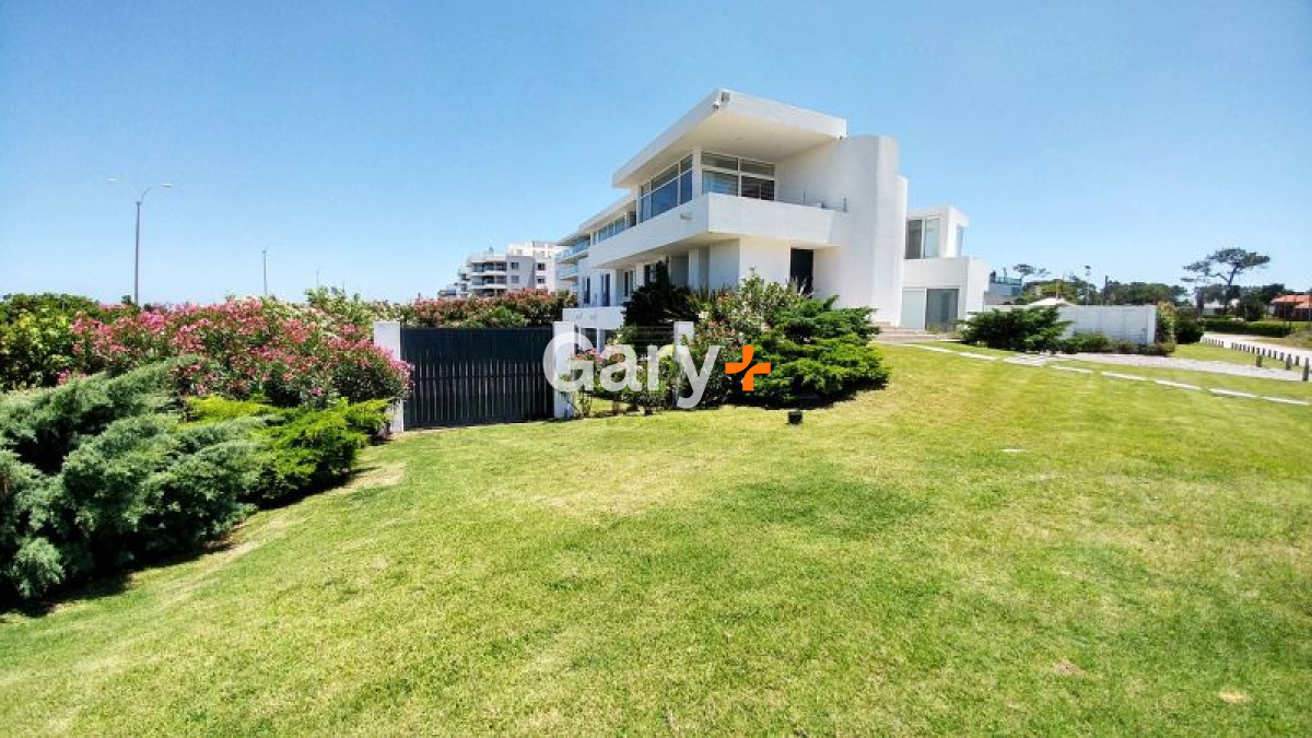 Casa ID.3792 - Moderna y con increibles vistas al mar - primera linea MANSA