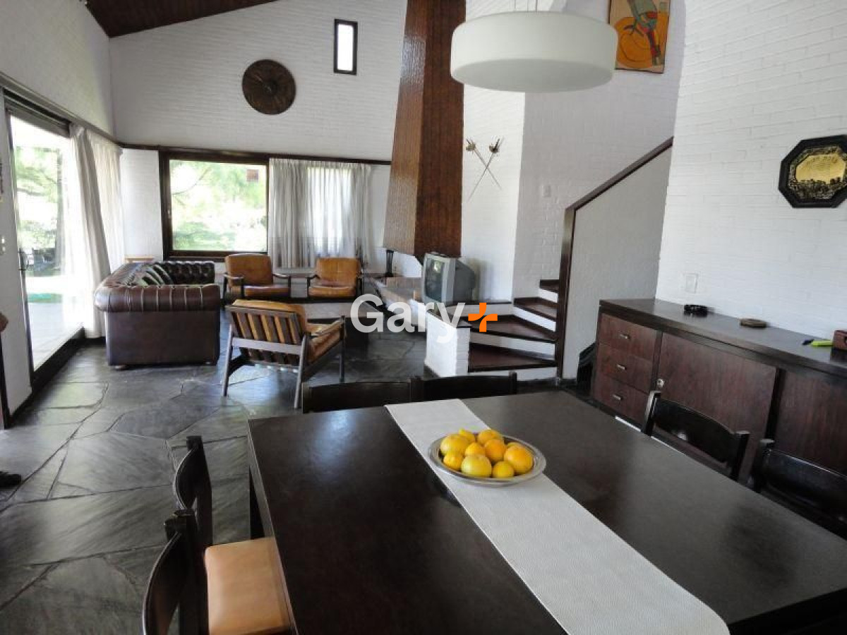Casa ID.4409 - Casa en venta Playa Mansa 4 dormitorios