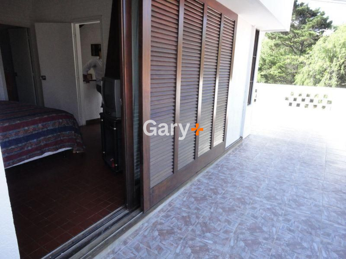 Casa ID.4409 - Casa en venta Playa Mansa 4 dormitorios