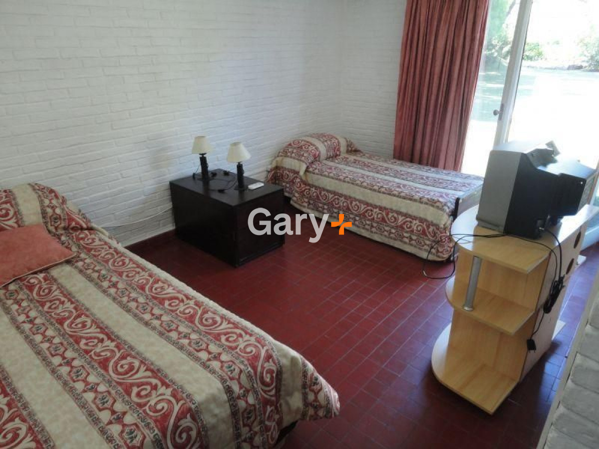 Casa ID.4409 - Casa en venta Playa Mansa 4 dormitorios