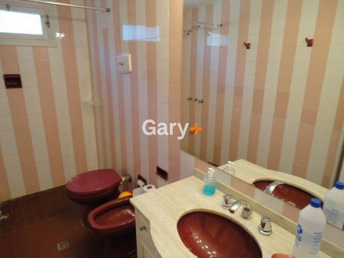 Casa ID.4409 - Casa en venta Playa Mansa 4 dormitorios