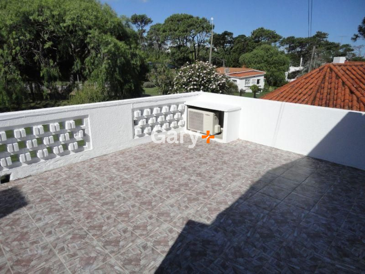 Casa ID.4409 - Casa en venta Playa Mansa 4 dormitorios