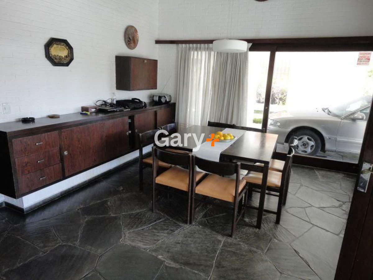 Casa ID.4409 - Casa en venta Playa Mansa 4 dormitorios