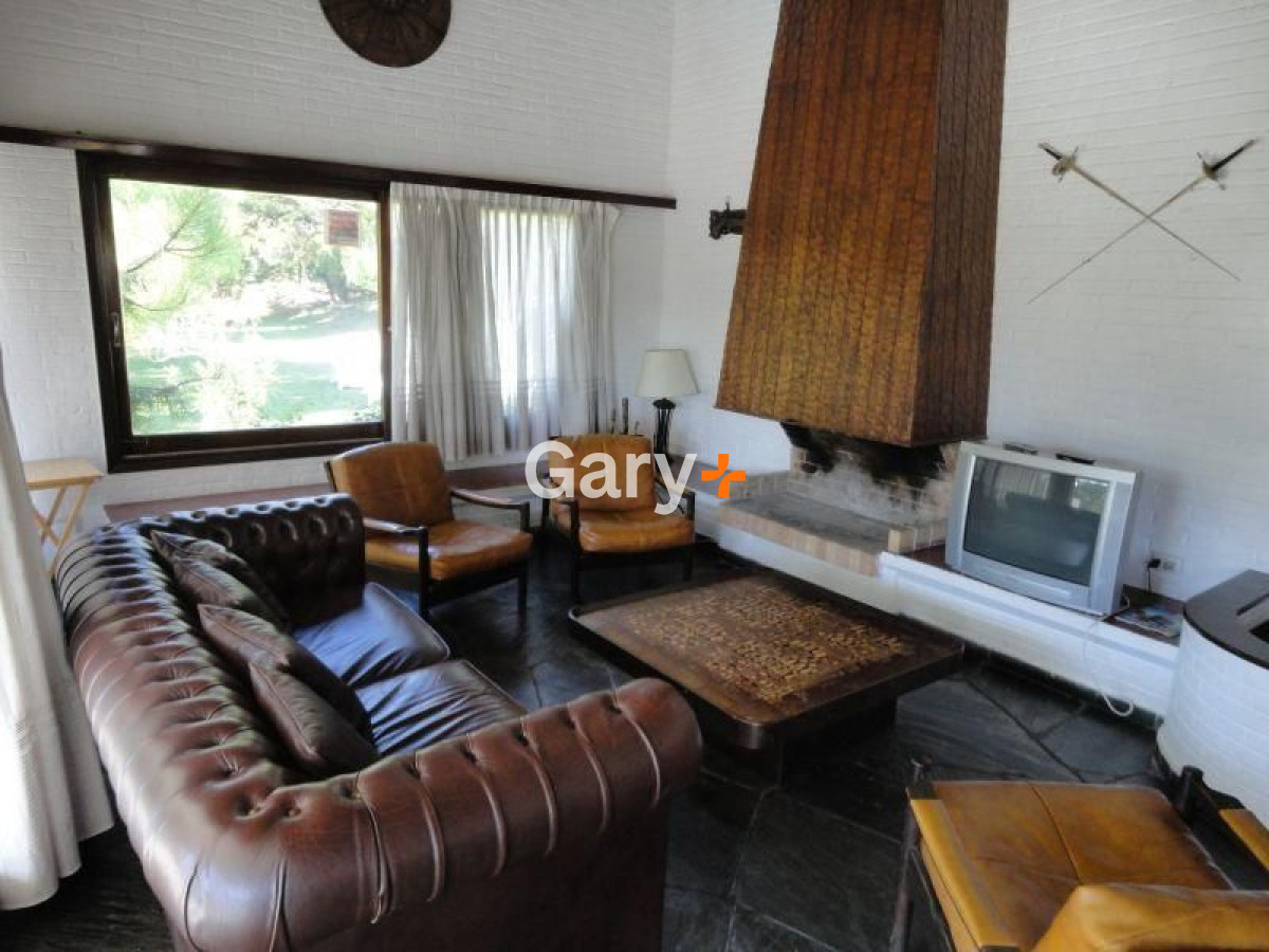 Casa ID.4409 - Casa en venta Playa Mansa 4 dormitorios