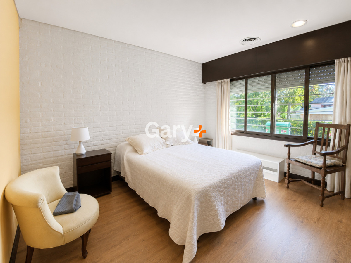 Casa ID.29374 - Casa 3 dormitorios mas servicio en venta zona Cantegril Punta del Este