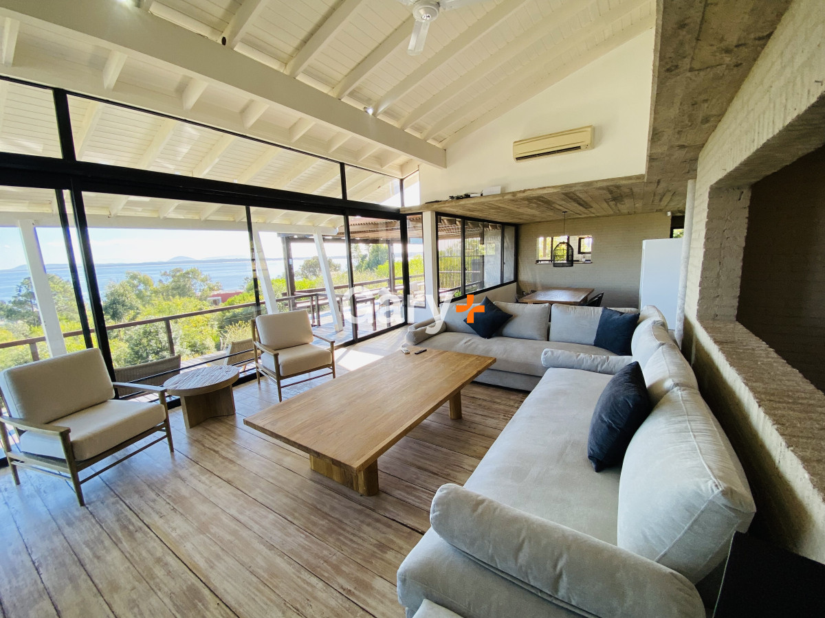 Casa ID.28440 - Espectacular casa de 5 dormitorios en Punta Ballena.