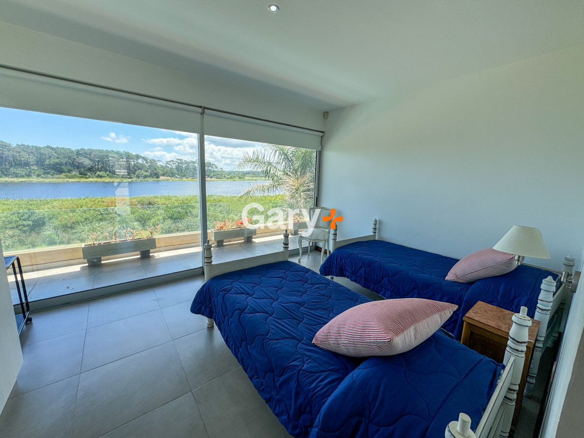 Casa ID.28417 - Casa en venta con 4 dormitorios frente a Laguna del Diario, Punta del Este, Maldonado