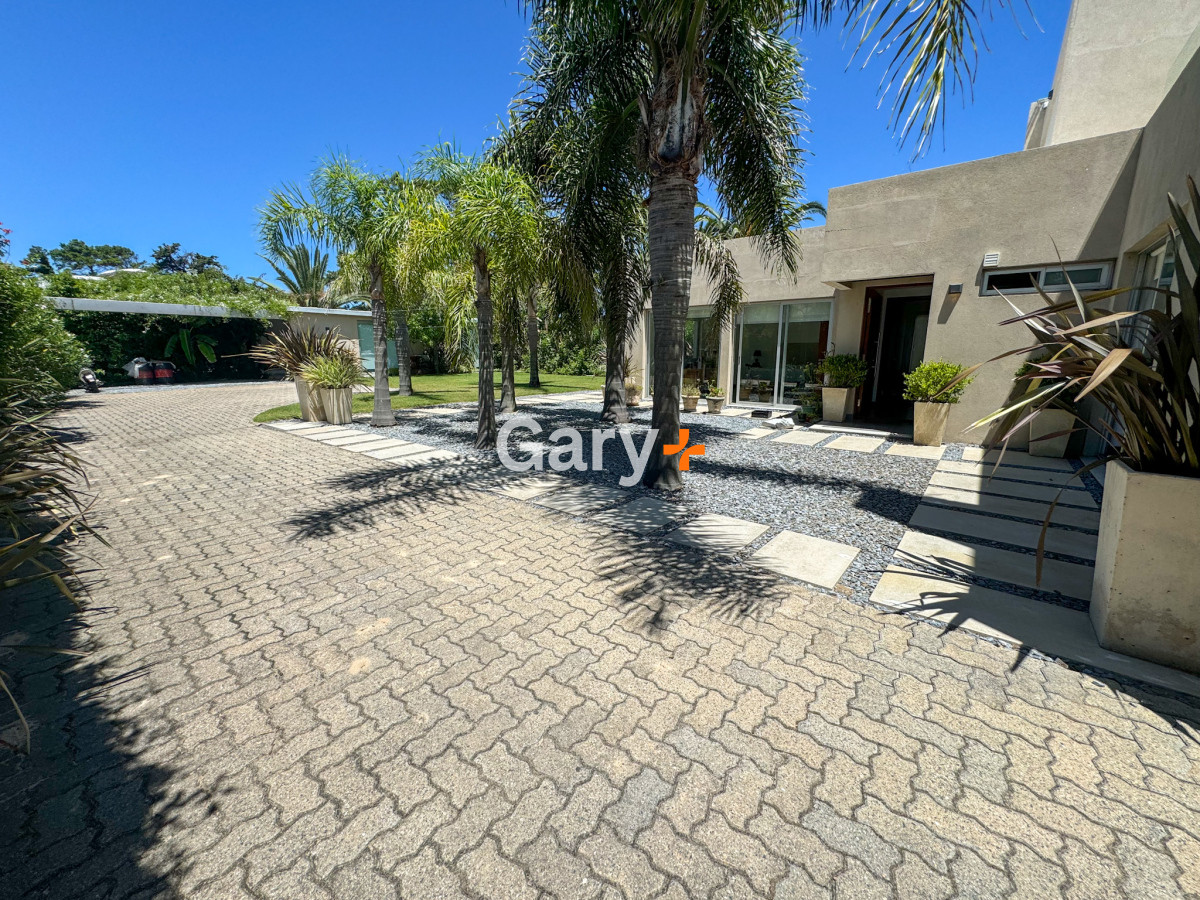 Casa ID.28417 - Casa en venta con 4 dormitorios frente a Laguna del Diario, Punta del Este, Maldonado