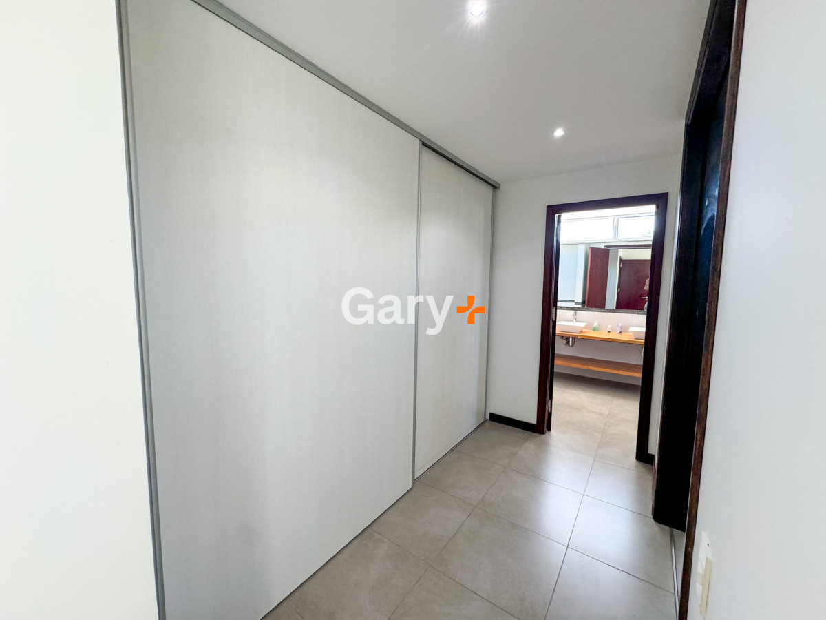 Casa ID.28417 - Casa en venta con 4 dormitorios frente a Laguna del Diario, Punta del Este, Maldonado