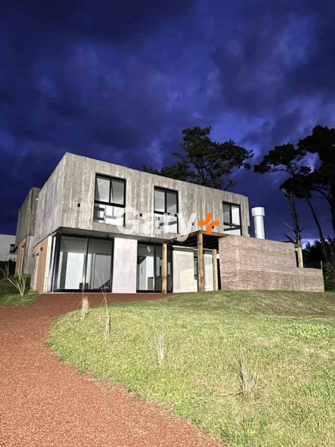 Casa ID.27390 - Casa a estrenar de 3 dormitorios en suite, en Piedras del Chileno