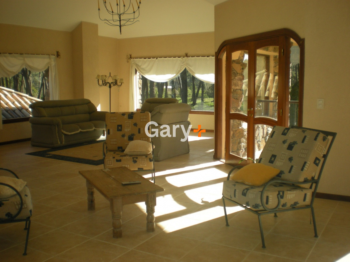 Casa ID.5204 - Casa en venta Lugano Marly 4 dormitorios