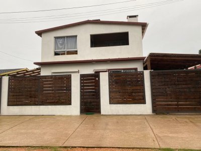 Casa de 2 dormitorios y medio en venta, Lausana, Maldonado.